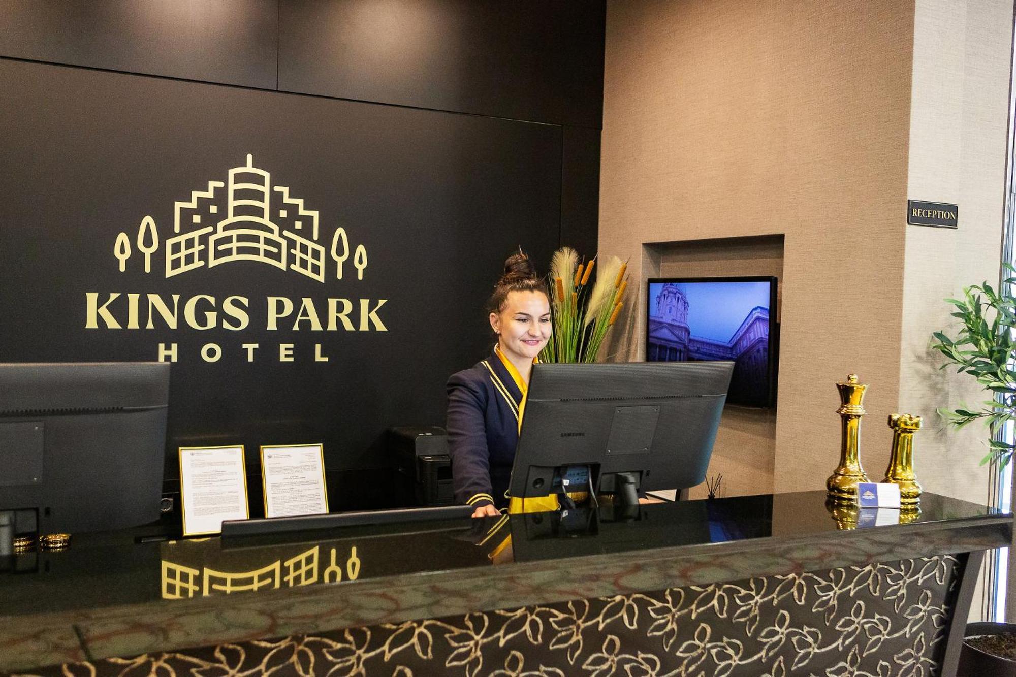 Kings Park Hotel Podgoriţa Exterior foto